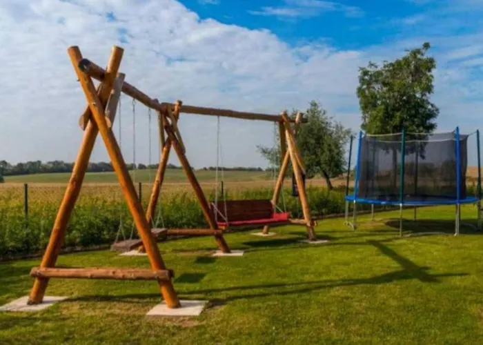 Neu! Ritterherberge Zum Falken Falkenhagen (Uckermark)