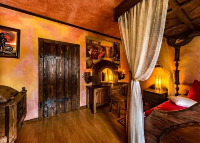 Neu! Ritterherberge Zum Falken Falkenhagen (Uckermark)