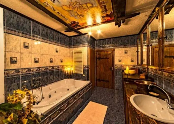 Neu! Ritterherberge Zum Falken *