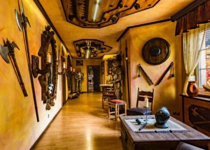 Neu! Ritterherberge Zum Falken Falkenhagen (Uckermark)